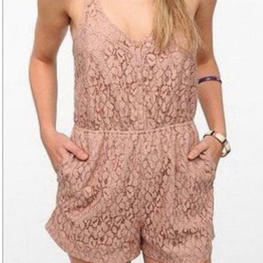 UO Cooperative Dusty Rose Lace Sleeveless Button Front Romper W/ Pockets Sz S